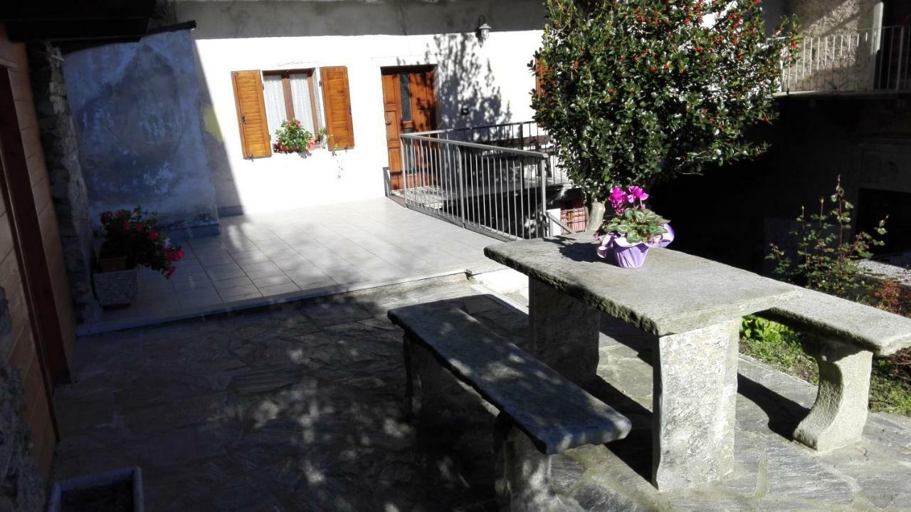 Villa Il Borgo Di Monica Domodossola Exterior foto