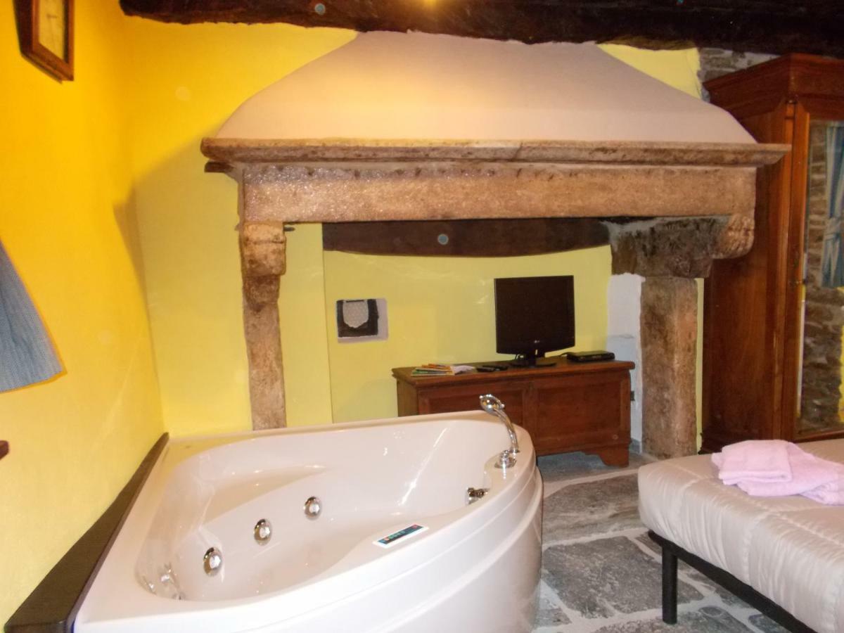 Villa Il Borgo Di Monica Domodossola Exterior foto