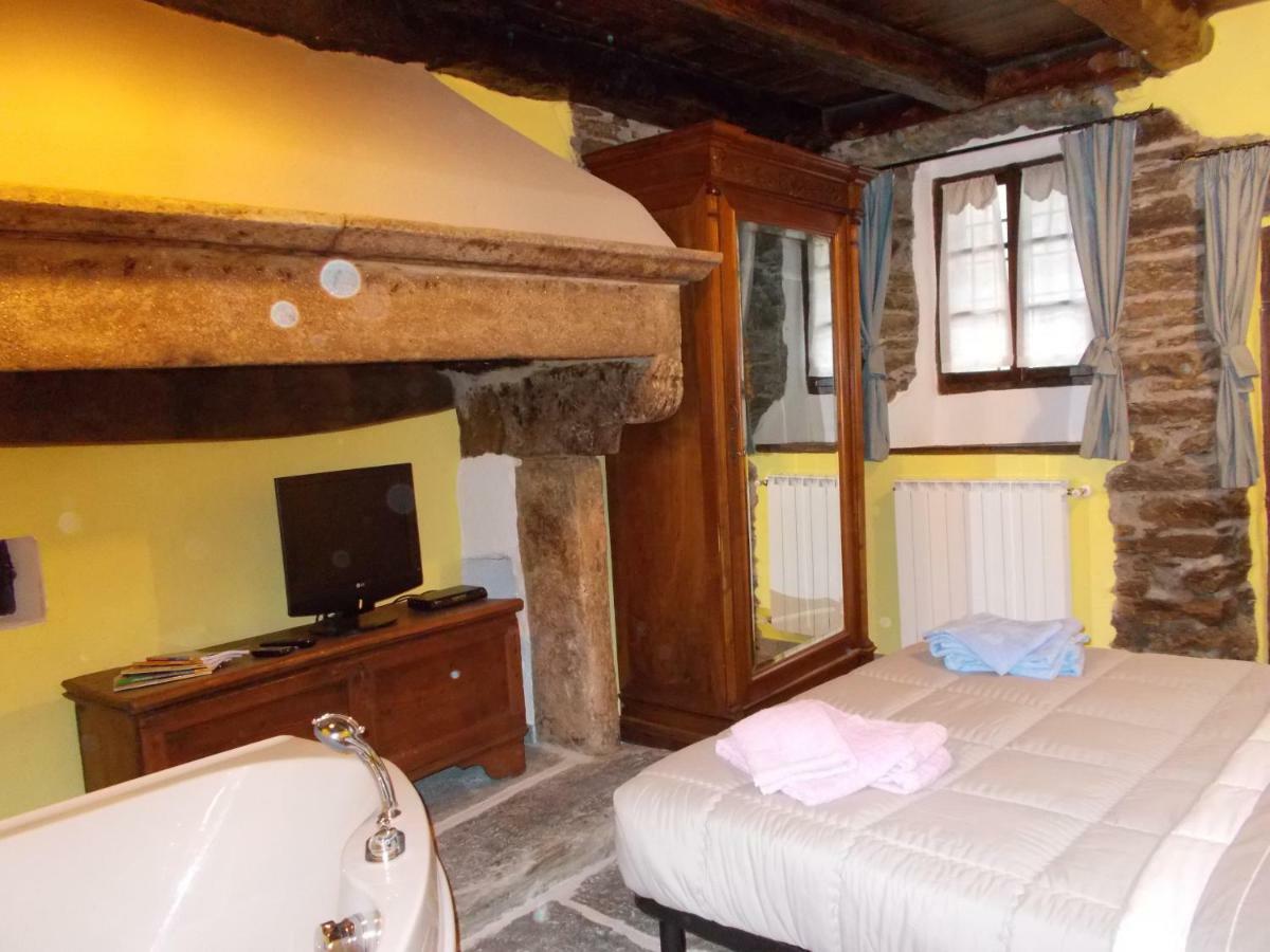 Villa Il Borgo Di Monica Domodossola Exterior foto