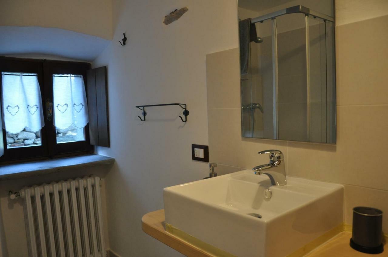 Villa Il Borgo Di Monica Domodossola Exterior foto